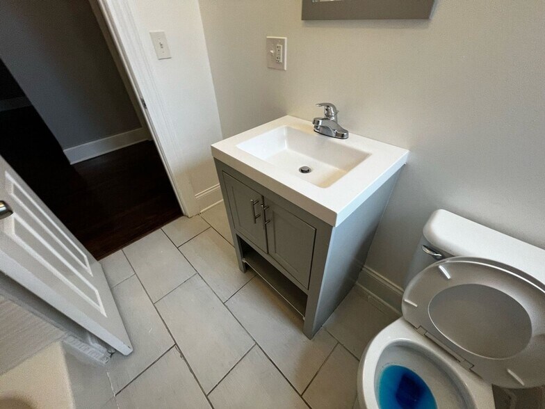 Building Photo - 7517 S Yale Ave