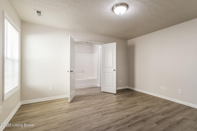 Building Photo - 7115 Blue Stream Ct