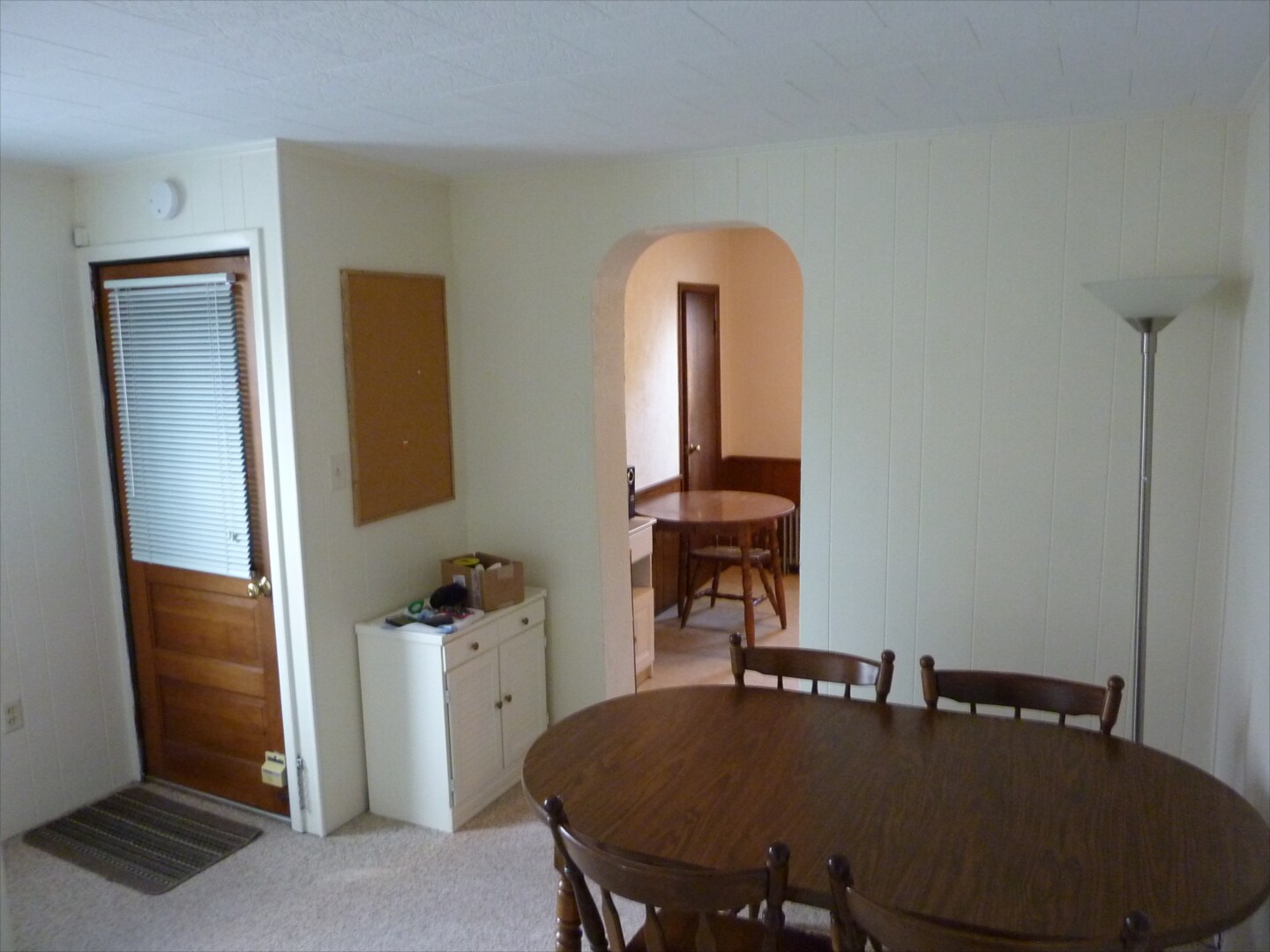 Building Photo - 701 E 6th St