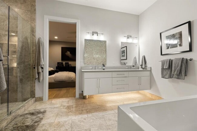 Building Photo - 1908 Kinney Ave