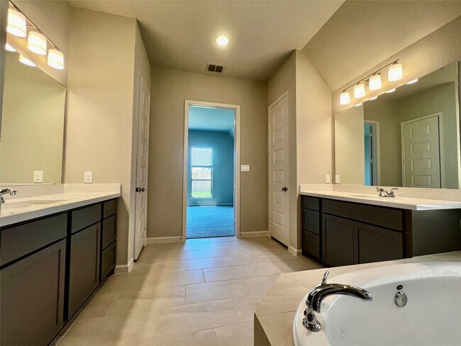 Building Photo - 10906 White Mist Dr