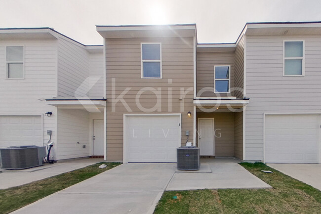 Building Photo - 325 Ironwood Ct