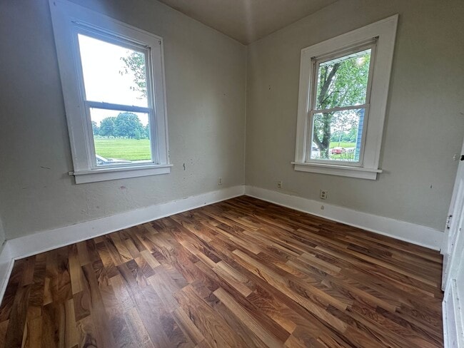 Building Photo - 2 bed, 1 bath home for rent in Waterloo