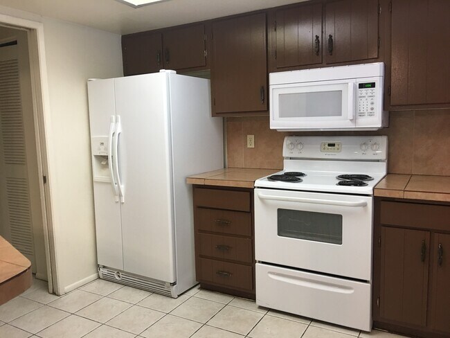 Building Photo - Tempe 4 Bed/ 2 Bath Single Story with Pool and Full Pool Service