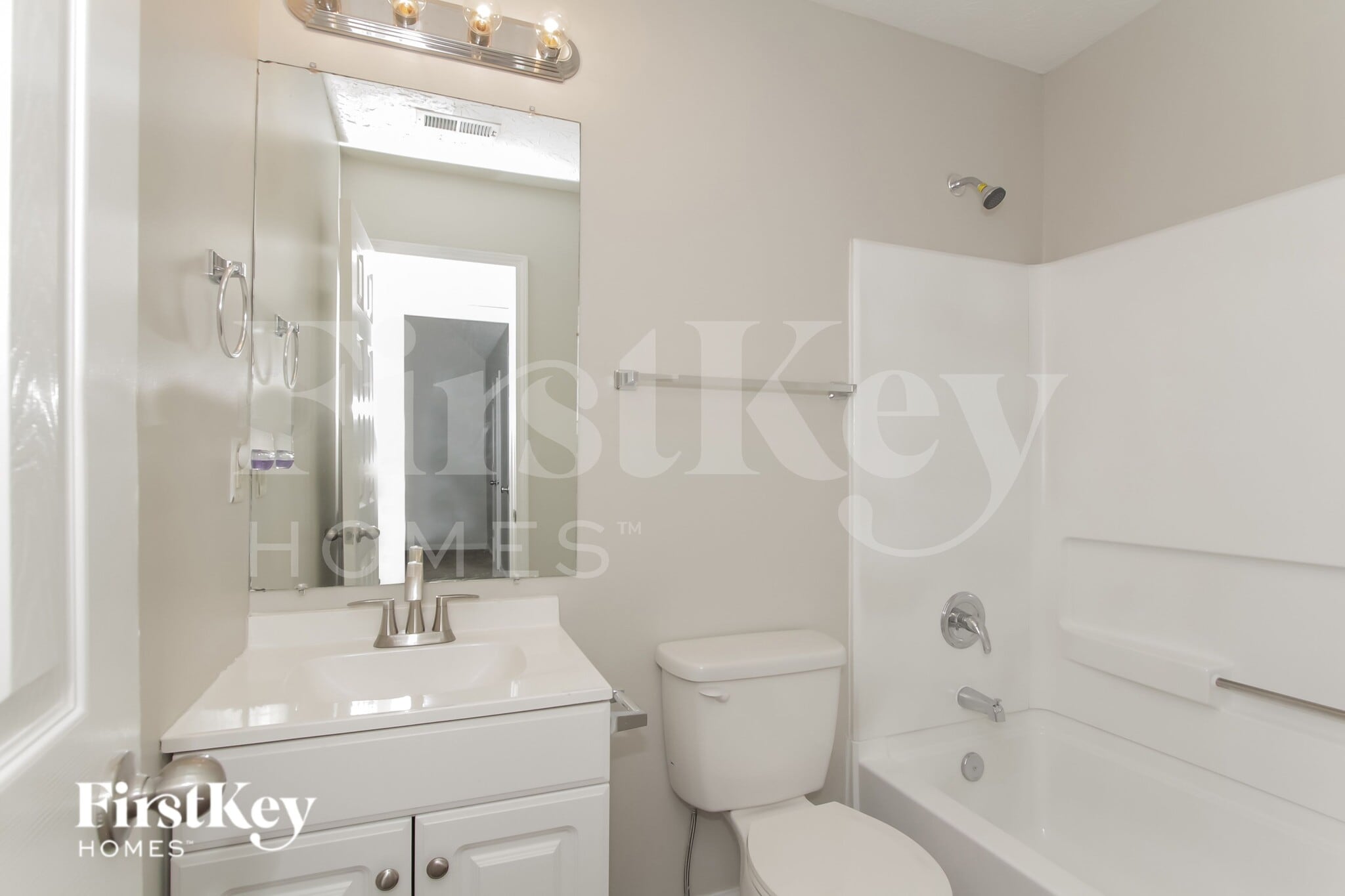 Building Photo - 5208 Eagle Creek Dr