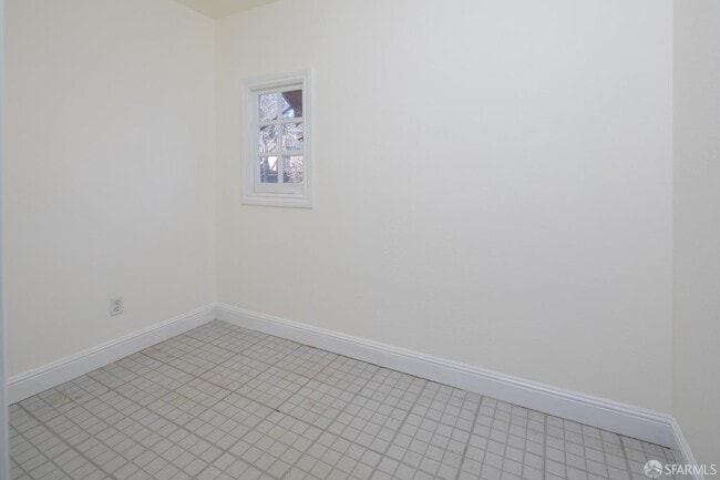Building Photo - 2627 Hale Dr