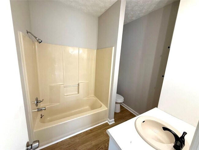 Building Photo - 54 Hebron Church Rd