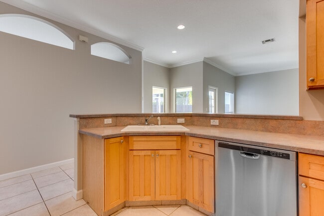 Building Photo - 14185 Greentree Dr