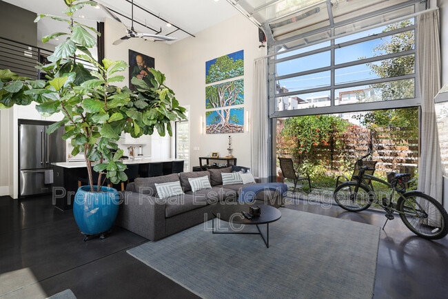 Building Photo - 2729 W 21st Ave