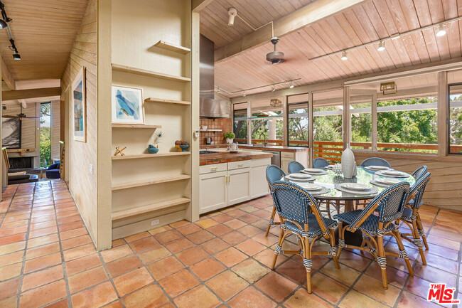 Building Photo - 28818 Selfridge Dr