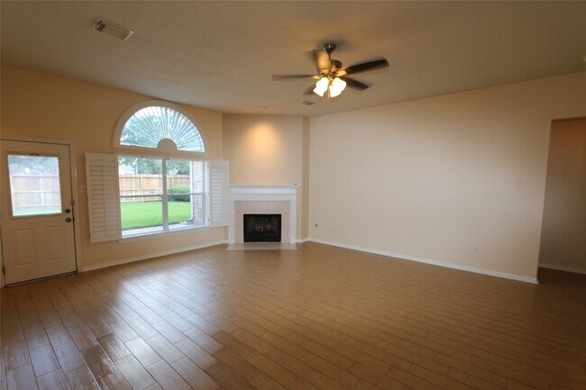 Building Photo - 1611 Maryvale Dr