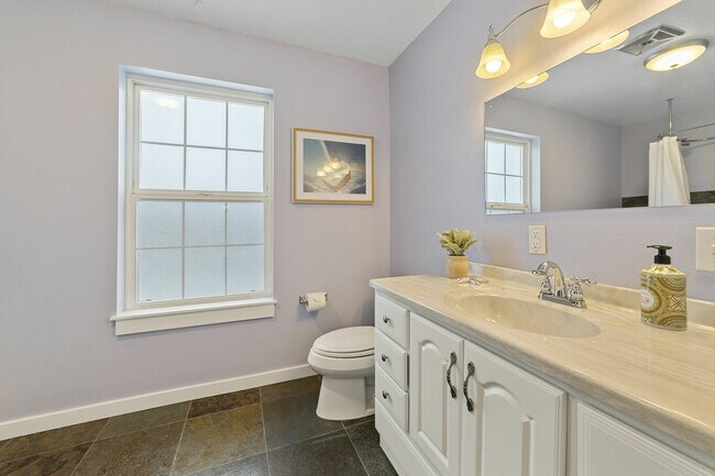 Building Photo - 4132 Matia Dr