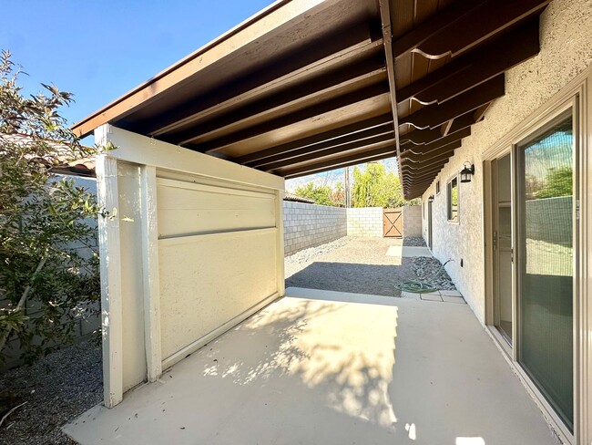 Building Photo - COMING SOON! 1 Bedroom 1 Bathroom Apartment in Palm Springs w/ Community Pool !