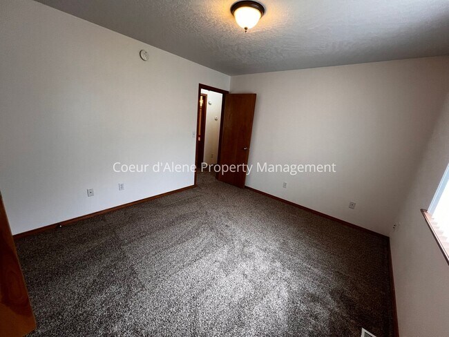 Building Photo - 1135/1137/1139 W Sumac