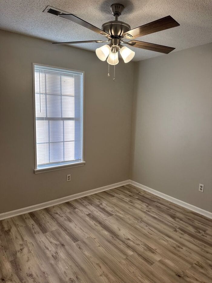 Building Photo - 114 Johnny Reb Dr