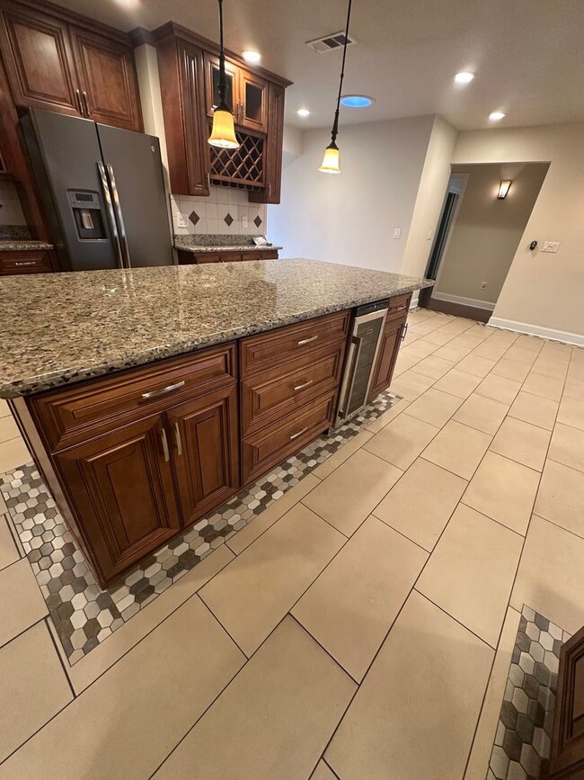 Building Photo - Gorgeous, 3 bedroom, 2.5 bath home, ready for move in