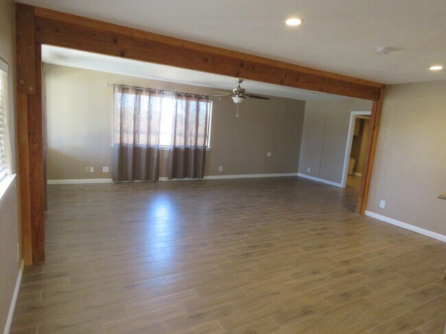 Building Photo - Beautiful home perfect for Stargazing!