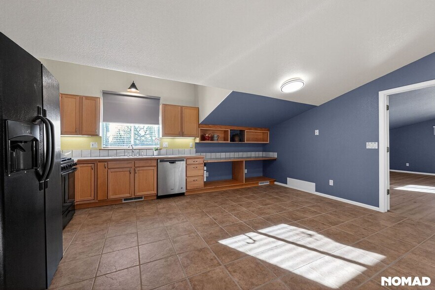 Building Photo - 230 Briggs St