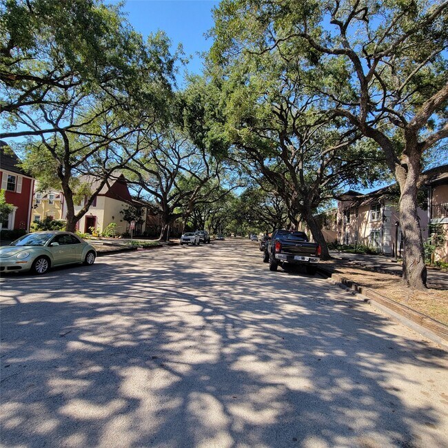 Building Photo - 11649 Chimney Rock Rd