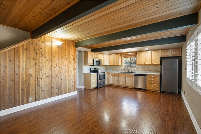 Building Photo - Charming 4BR Home with Mountain Views