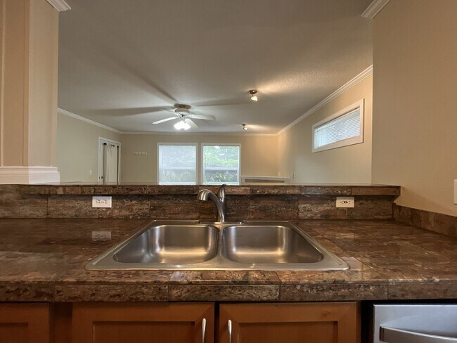 Building Photo - Spacious 904 Sq Ft Home in Bethany with Garage Parking, Washer/Dryer & Modern Kitchen Features