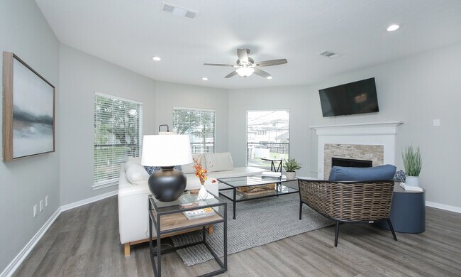 Building Photo - 131 Pine Rd