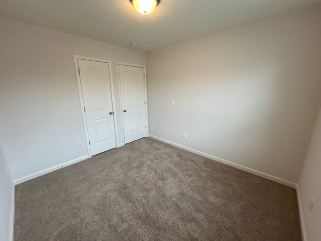 Building Photo - *Move in Special* Updated 3 Bedroom | 2.5 ...