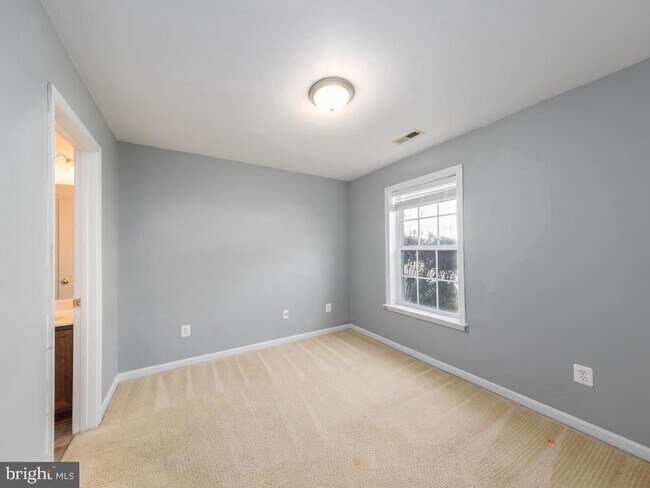Building Photo - 108 Clearwater Ct