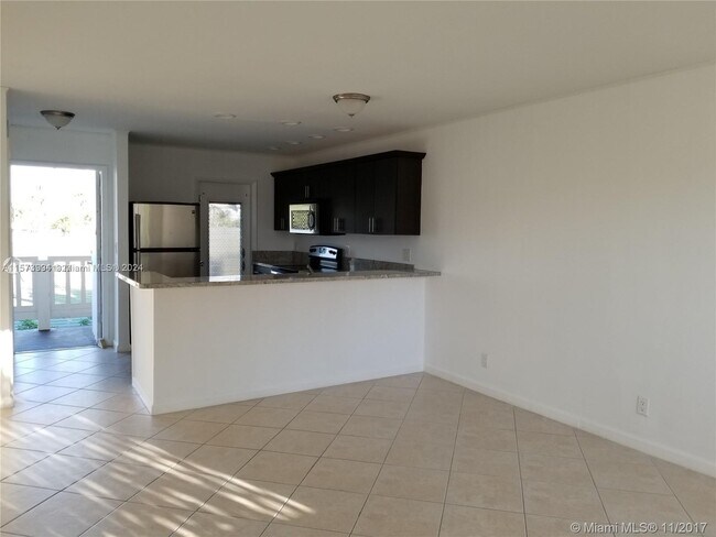 Building Photo - 560 SE 2nd Ave