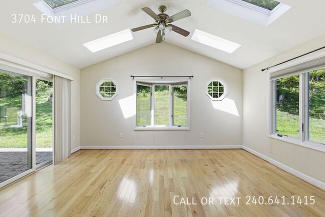 Building Photo - 3704 Font Hill Dr