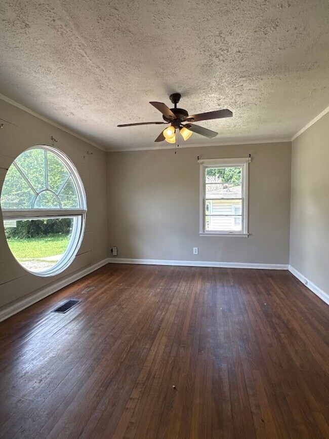 Building Photo - 2 Bed 1 Bath in Atlanta! Special offer: Ge...