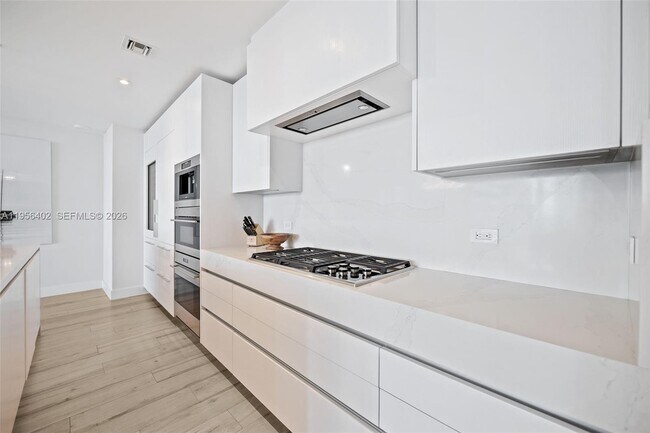 Building Photo - 2200 N Ocean Blvd