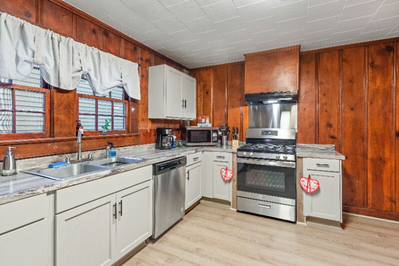 Building Photo - 108 Sharon St