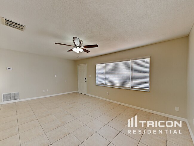 Building Photo - 227 Lochmond Dr