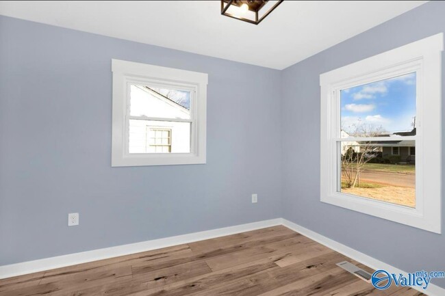 Building Photo - 3904 Cypress Ave SW