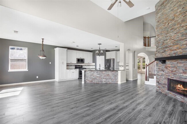 Building Photo - 8214 Mandalay Bay Dr