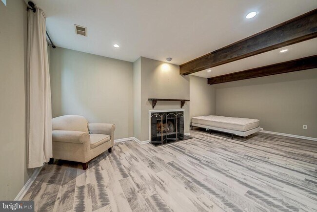 Building Photo - 5465 Cheshire Meadows Way