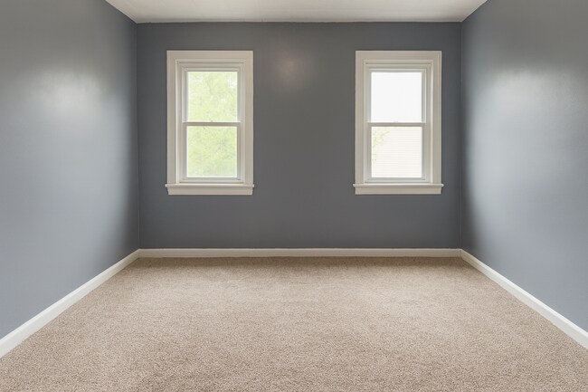 Building Photo - Northside Syracuse Duplex – Spacious Units...