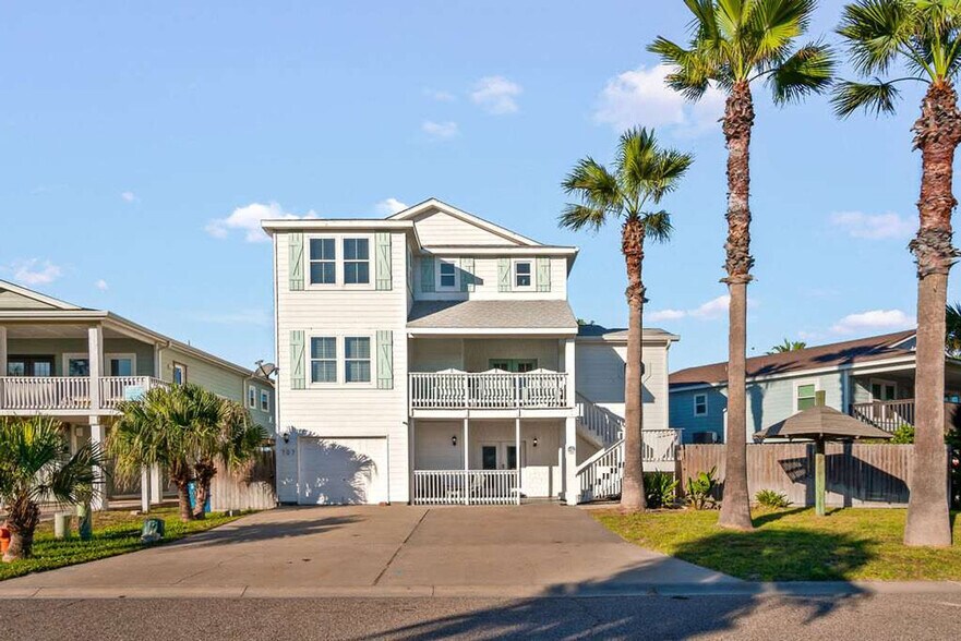 Building Photo - 707 Parkplace-SI ID1036727P