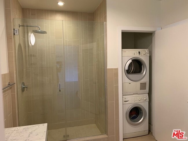 Building Photo - 727 W 7th St