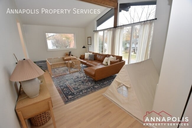 Building Photo - 364 Dun Robbin Dr