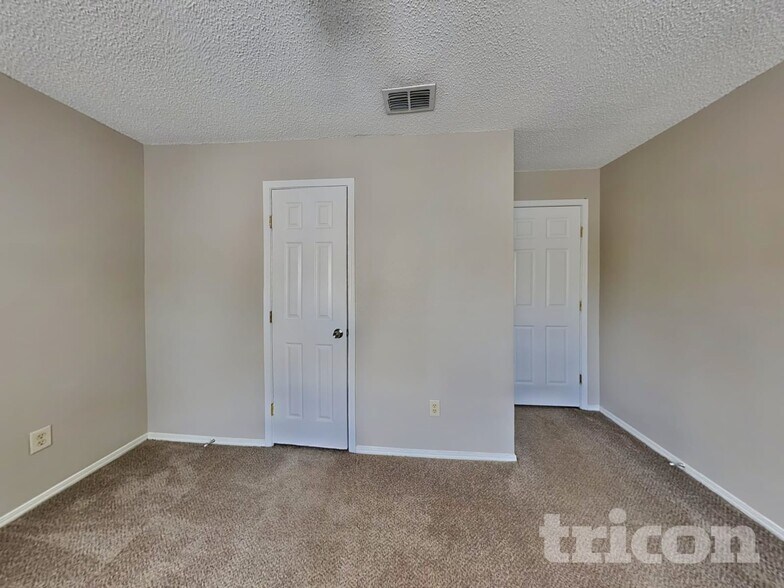 Building Photo - 12739 Serenade Cir N