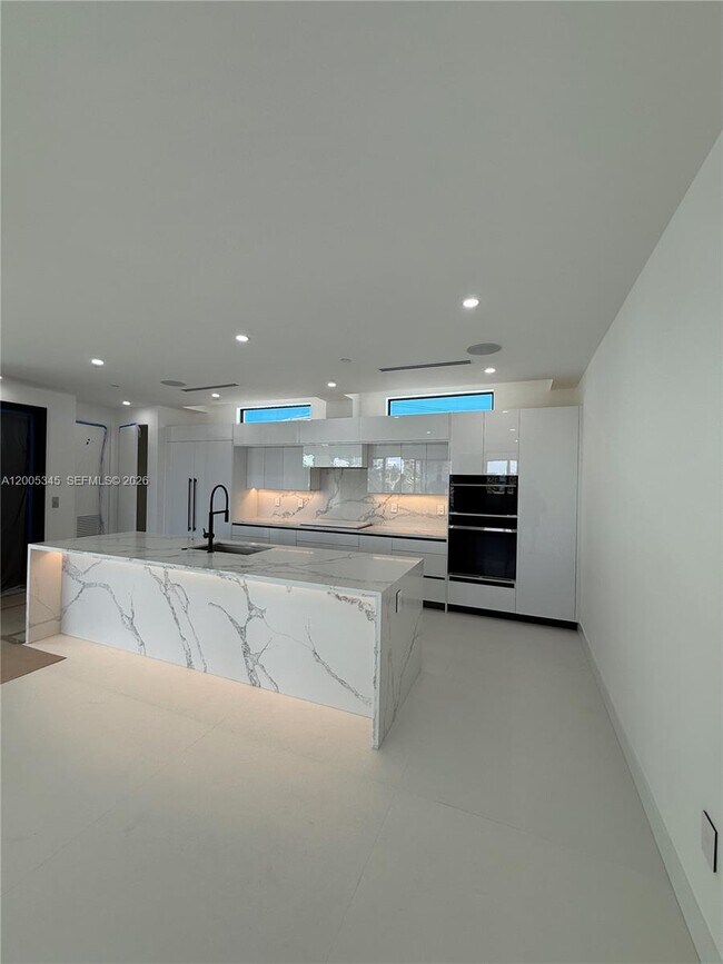 Building Photo - 3222 NE 7th St