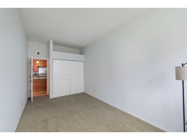 Building Photo - 215 7th St NE