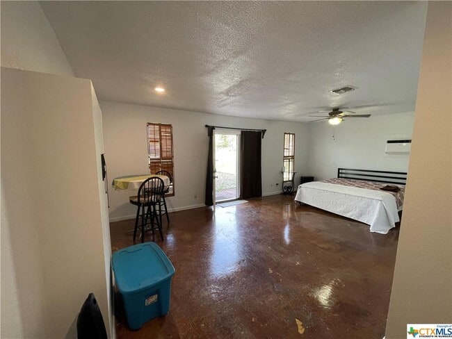 Building Photo - 358 Mobile Dr