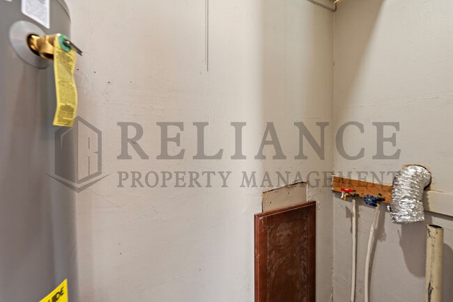 Building Photo - 1430 S Martinson St