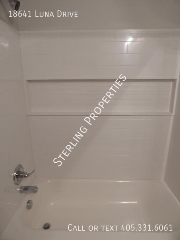 Building Photo - 18641 Luna Dr