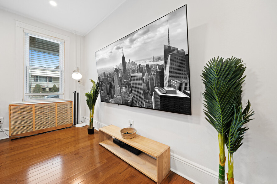 Building Photo - 285 Cator Ave