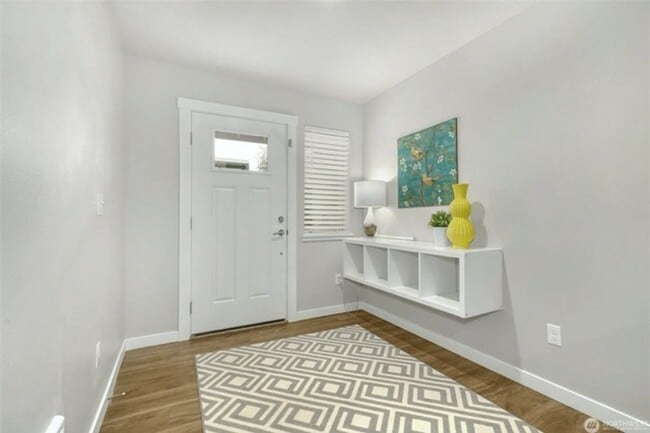 Building Photo - 4bd/2.75ba Seattle Townhome