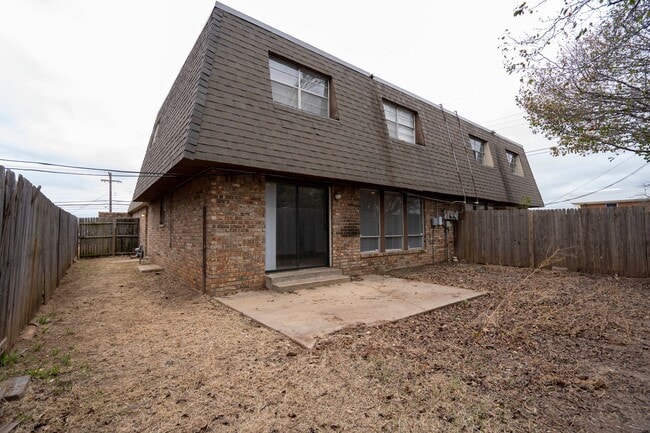 Building Photo - Spacious, Updated & Cute Home Near Lake Hefner in Close Proximity to Shopping & Dining